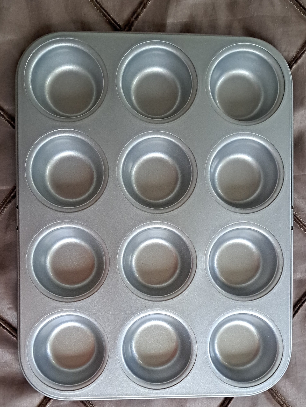 Nonstick round Muffin Baking Pan, 12 Cups, Gray, 13.9X10.55X1.22" New Item